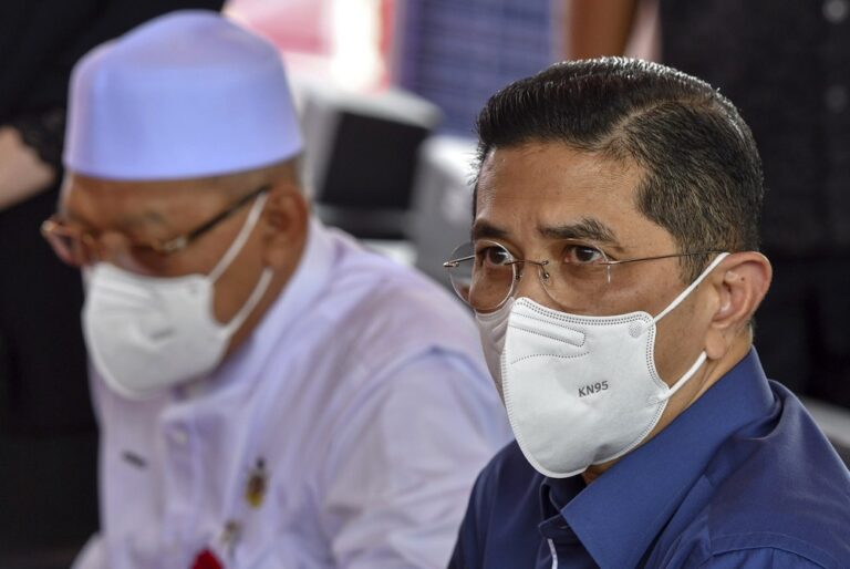 Azmin Ali: Miti, Health Ministry in talks to set up Covid-19 booster dose programme in manufacturing sector