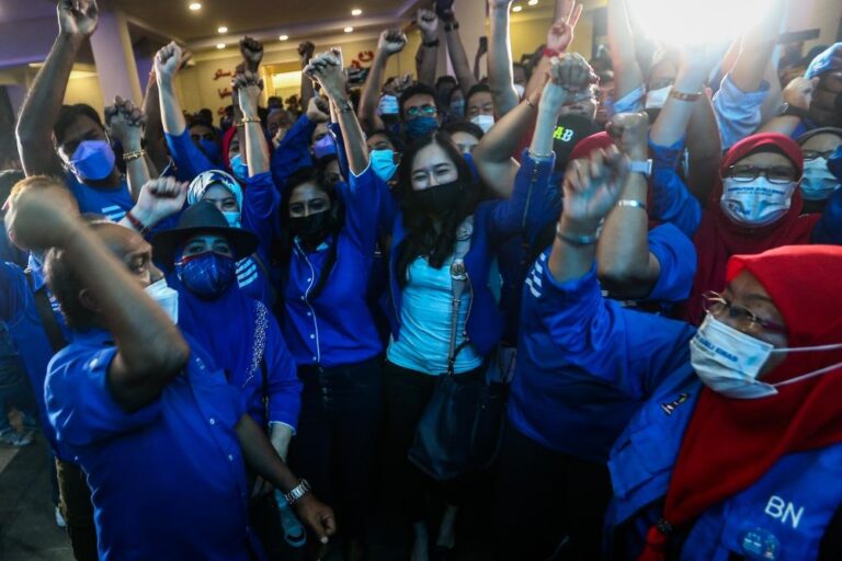 Live: [Unofficial] Shouts of ‘Hidup BN’ ring throughout coalition’s command centre in JB