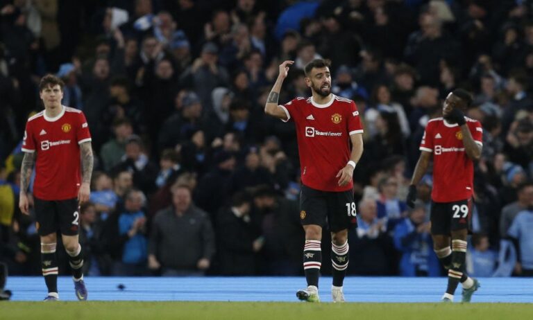 Man United ‘threw in the towel’, say Neville and Keane