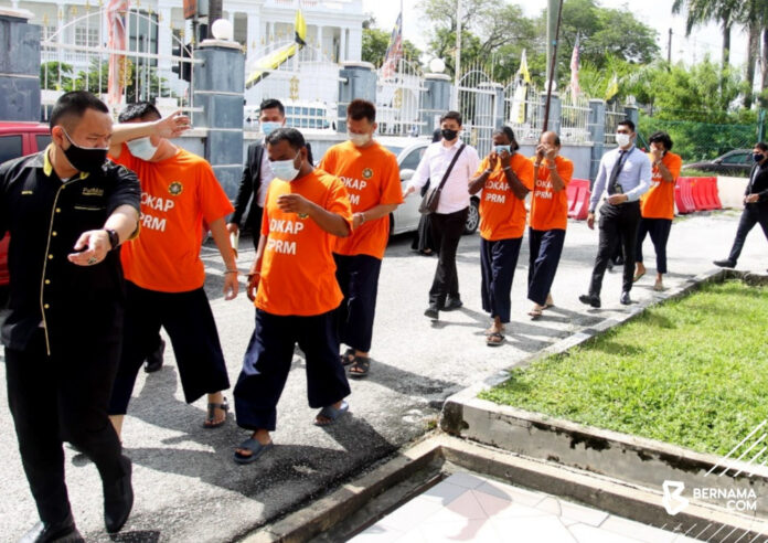In Perak, six men in remand for bribing TNB officer