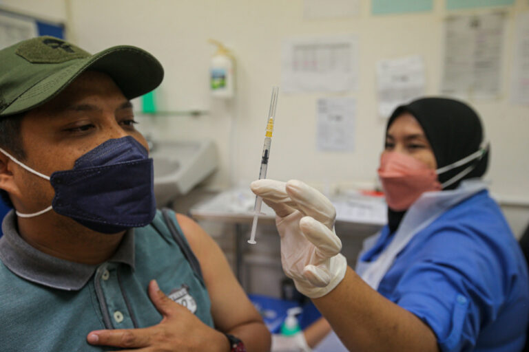 CovidNow: 65.3pc of Malaysia’s adult population have received booster jab