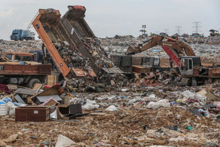 To reduce waste, Putrajaya bucks global trend to raise tax on garbage disposal…and will pay you instead