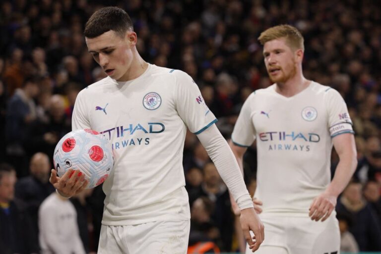 Leaders Man City drop points at Palace to open door for Liverpool