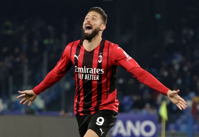 Giroud sinks Napoli to fire Milan top