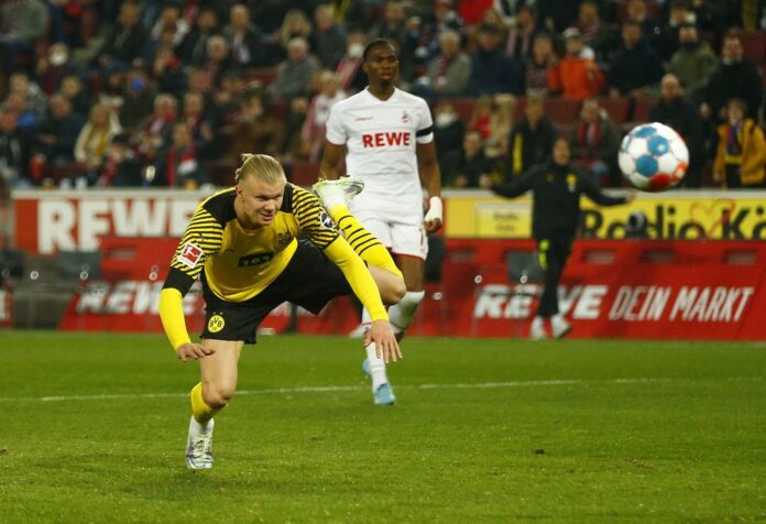 Dortmund held at Cologne to leave Bayern six points clear