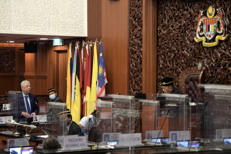 PM: Govt to propose that Shariah court judges deliver divorces, alimony decisions together