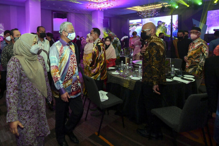 PM: Future-oriented teaching and learning should be core of national higher education