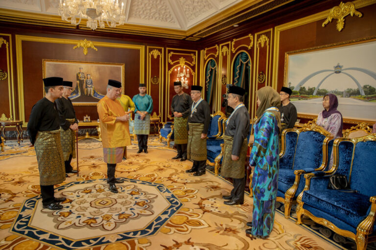 Johor Sultan confers awards on four individuals