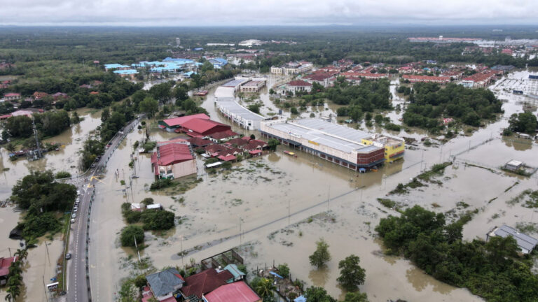 Minister: Overflow of floodwater from Thailand among causes of severe flood in Rantau Panjang