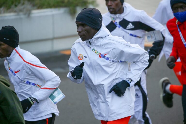 Kipchoge wins Tokyo marathon but misses out on new world record