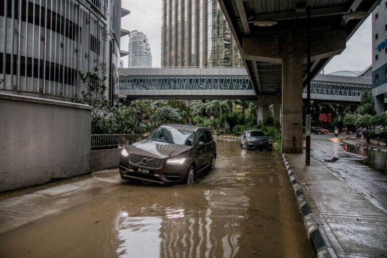 What to do if your vehicle is caught in a flood