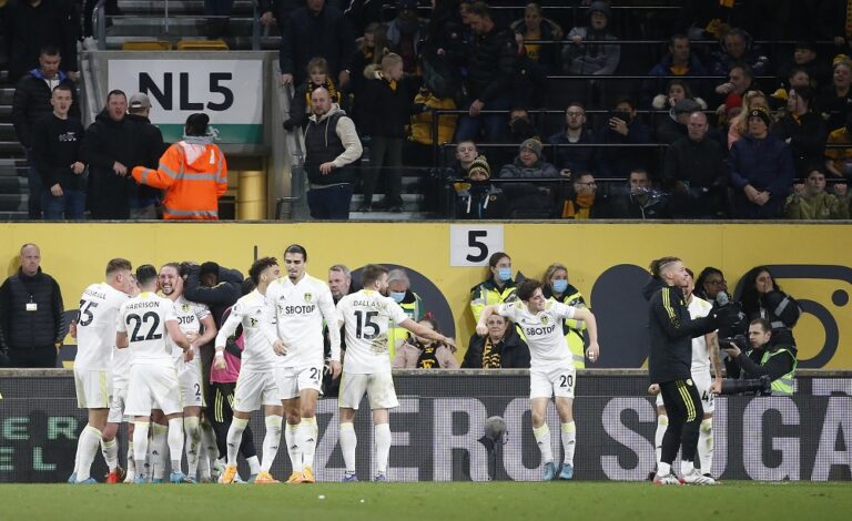 Leeds snatch last-gasp 3-2 win at 10-man Wolves