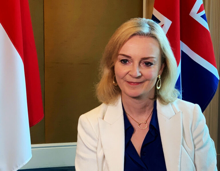 UK says legal threats won’t stop us sanctioning Russian oligarchs