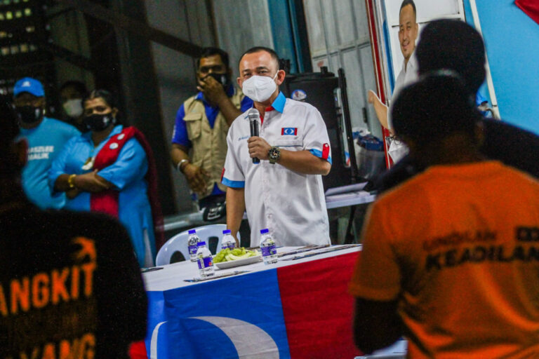 Johor polls: PKR’s Maszlee speaks Tamil in bid to woo Indian voters in Layang-Layang