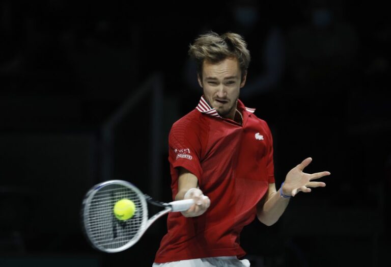 Russia banned from team events, players can still compete on ATP, WTA Tours