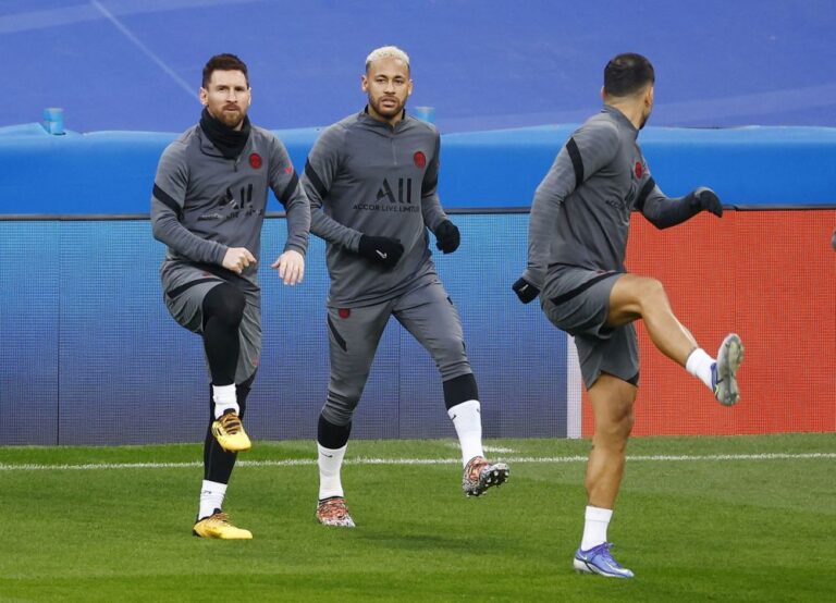 Suarez and Fabregas support Messi and Neymar after PSG jeers