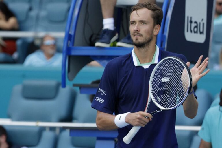 Medvedev reaches last 16 in Miami, Osaka into quarters