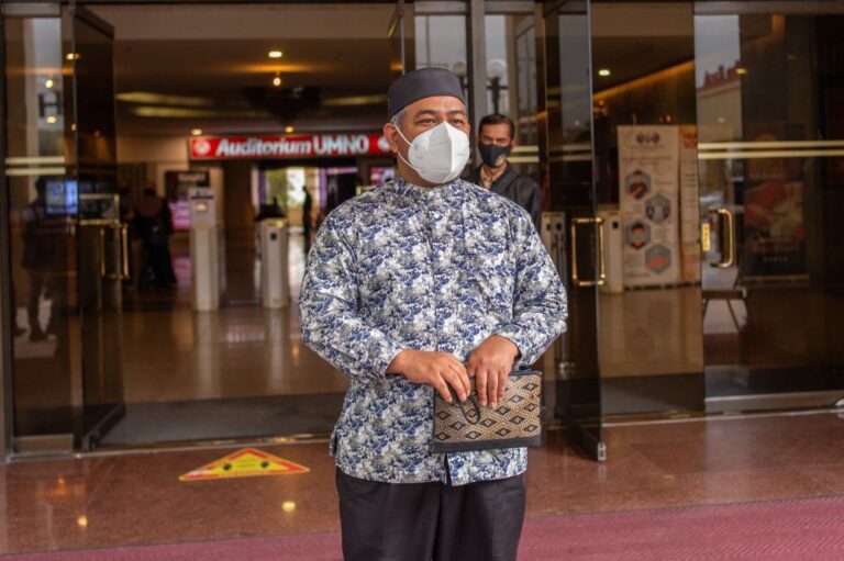 Report: Newly independent MP Khairuddin insists won’t join Umno after exiting PAS