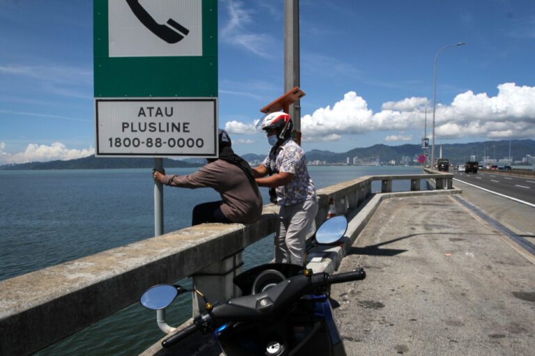 Two newsmen save woman from suicide leap off Penang Bridge
