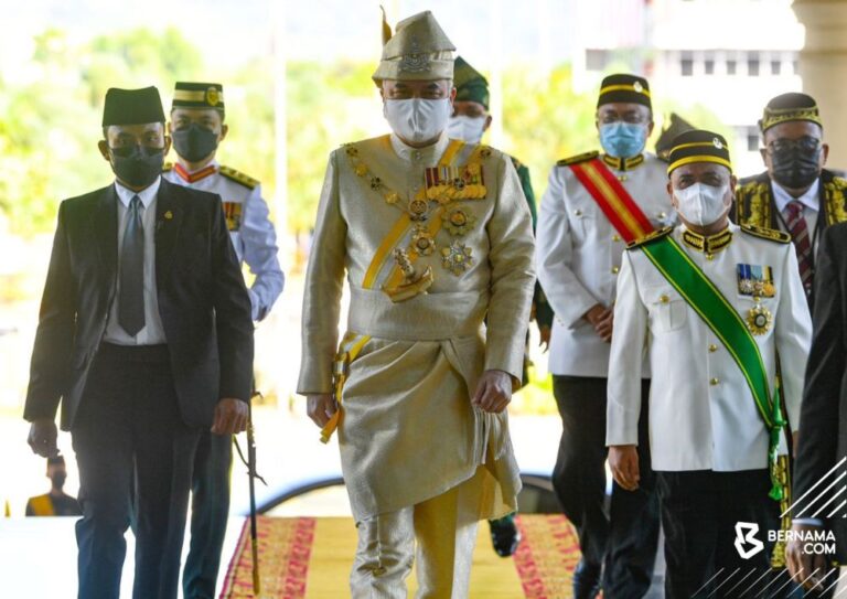 Perak Sultan urges state leaders to pay attention to youth opinion, reduce food wastage and reliance on plastic