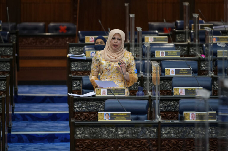 Rina Harun: JKM’s cashless payment programme still under study, pilot project limited to several states