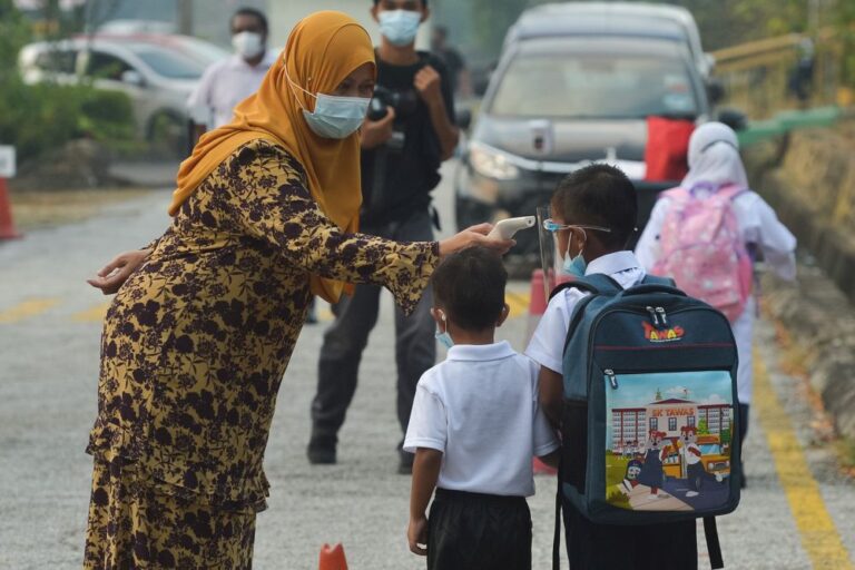 Books make up only 28pc of schoolbag content, Parliament told amid spotlight on weight dragging children down