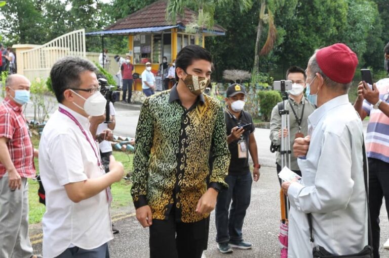 Not a candidate, but Muda chief Syed Saddiq draws in voters in Perling