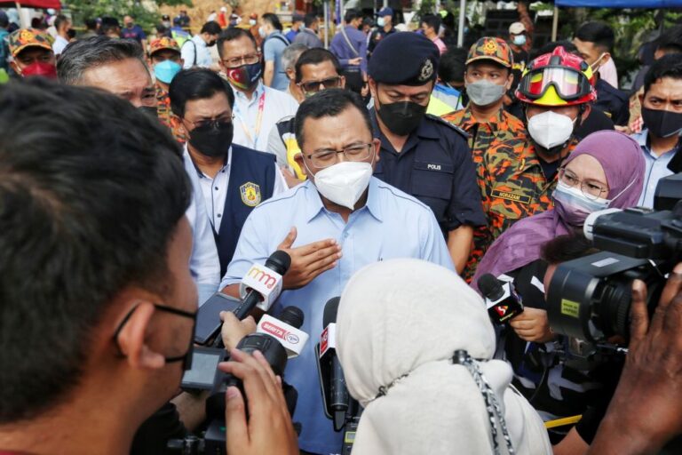 Selangor MB promises RM10,000 to families of those who died in Ampang landslide, mulling aid for other displaced residents
