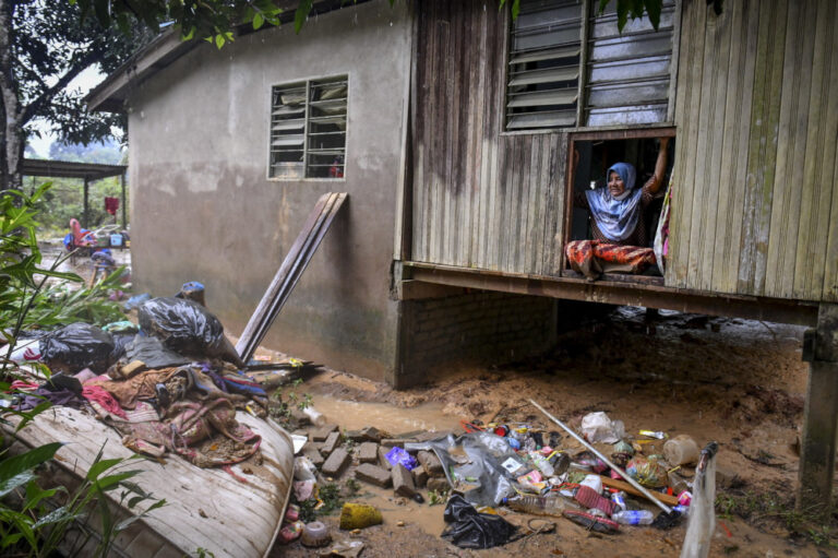 Number of flood victims in Kelantan, Terengganu declining