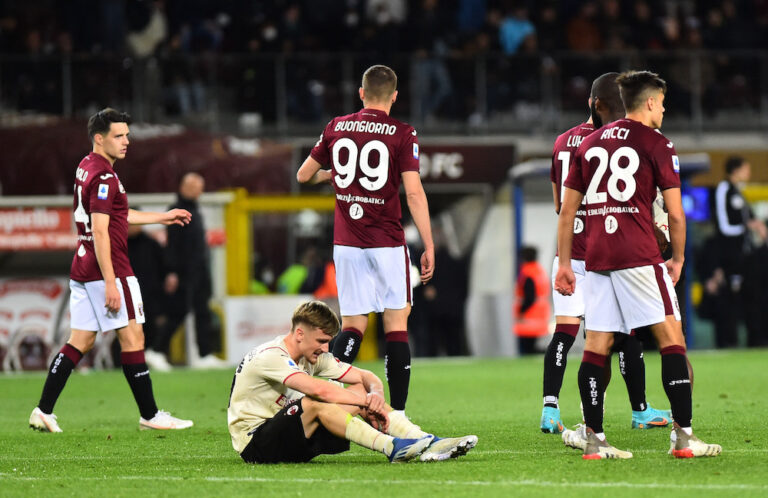 Milan stalemate at Torino lets Napoli off the hook in title chase