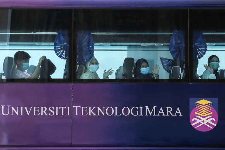 Lecturer who rebuked B40 student over laptop suspended from duty, according to UiTM statement
