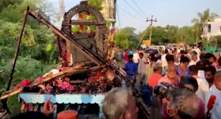 Eleven in Indian religious procession die after freak electrocution