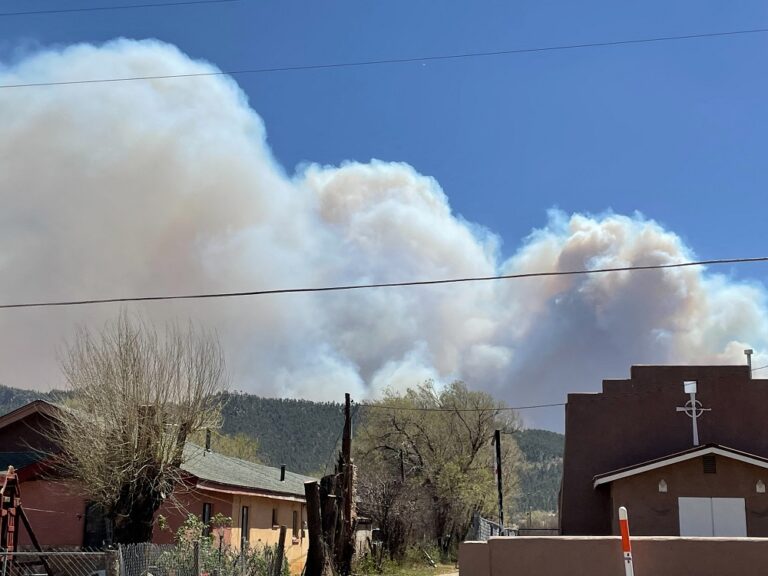 Largest US wildfire rages out of control in New Mexico