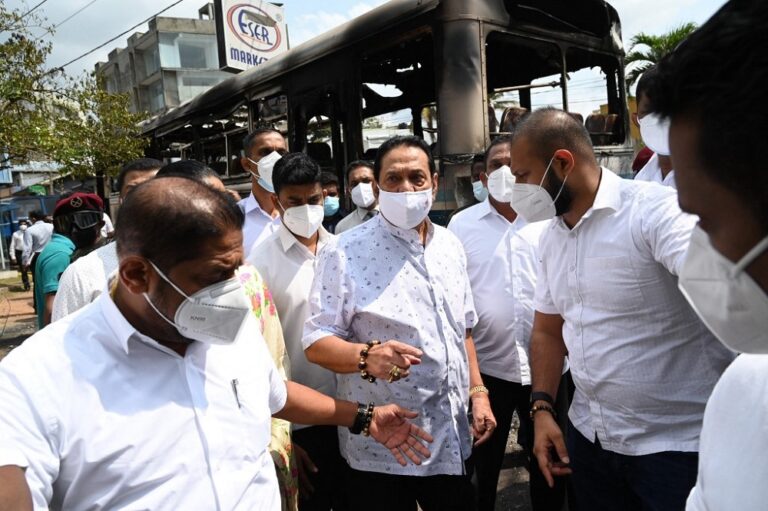 Sri Lanka ministers resign en masse as crisis deepens