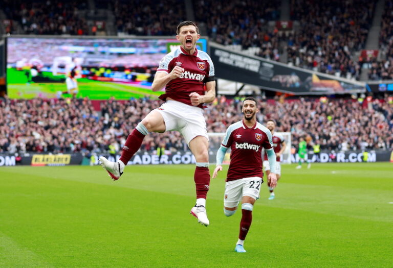 Cresswell, Bowen strike as West Ham sink 10-man Everton