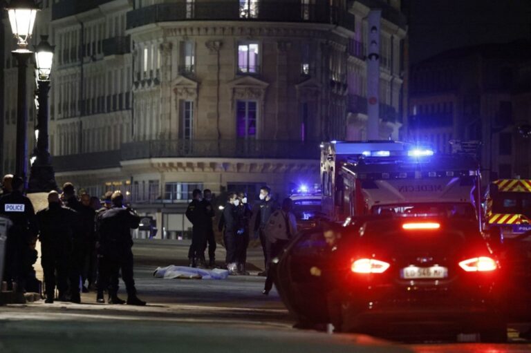 Paris officers shoot and kill two in car, say police