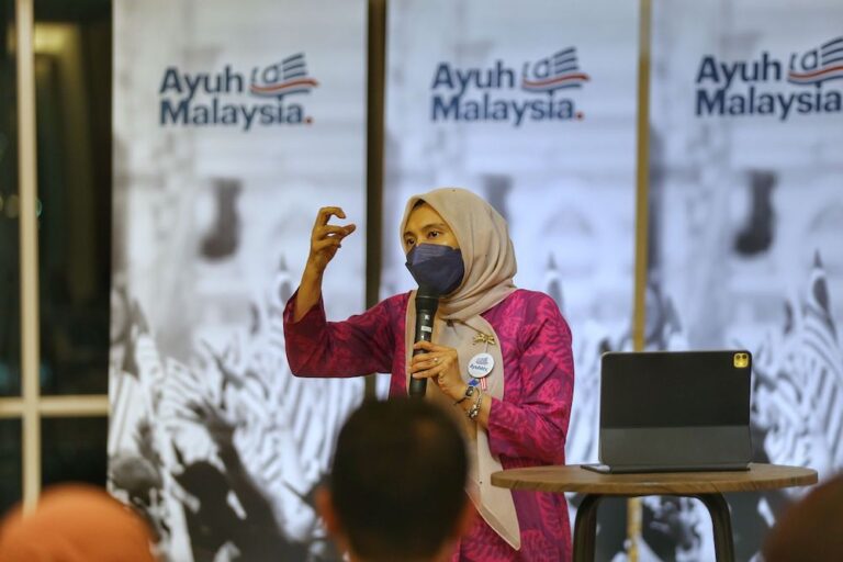 Nurul Izzah prefers to focus on wooing fence sitting voters to running in PKR veep race