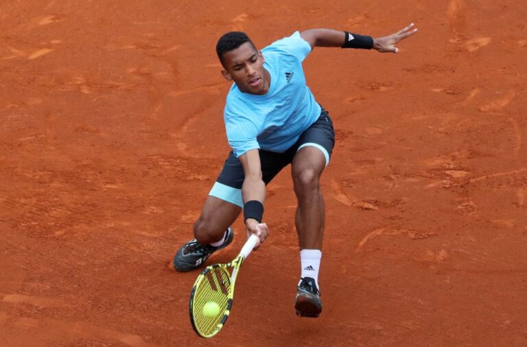 Auger-Aliassime digs deep to beat Taberner in Barcelona