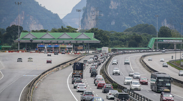 Ahead of Raya, PM Ismail Sabri announces free toll, discounts on 30 highways