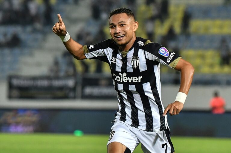 Terengganu FC down Selangor 2-0 to secure three points