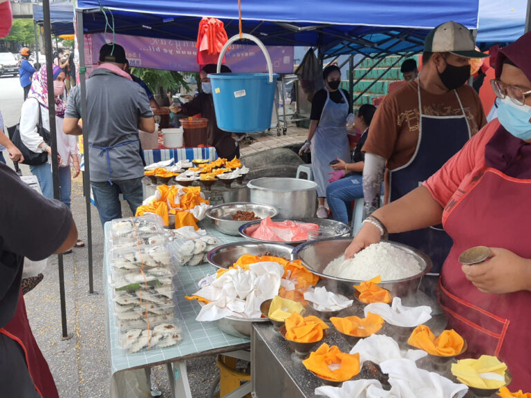Klang Valley Ramadan bazaars roar back to life, even as visitors and vendors remain Covid cautious