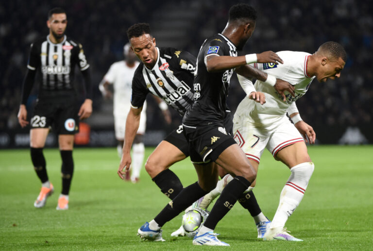 Lens fans banned from travelling to Paris for PSG clash