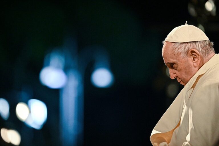 Thousands join Pope for Good Friday service with Ukraine in mind