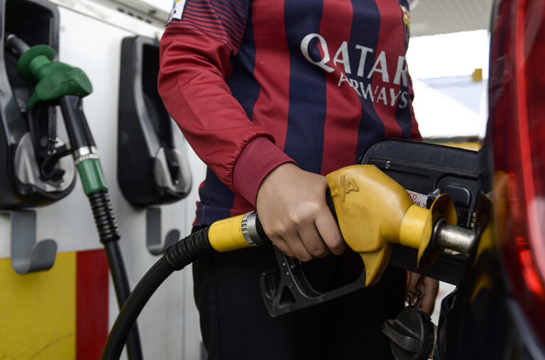 Domestic Trade Ministry: Petrol stations selling subsidised fuel to foreign-registered vehicles to face stern action