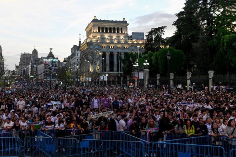 Thousands of Real Madrid fans celebrate league title with team