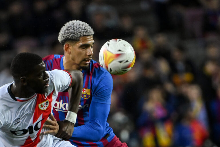 Araujo signs new Barca contract until 2026