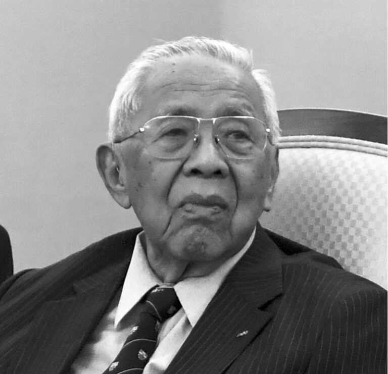 PM Ismail Sabri pays last respects to former defence minister Tengku Ahmad Rithauddeen