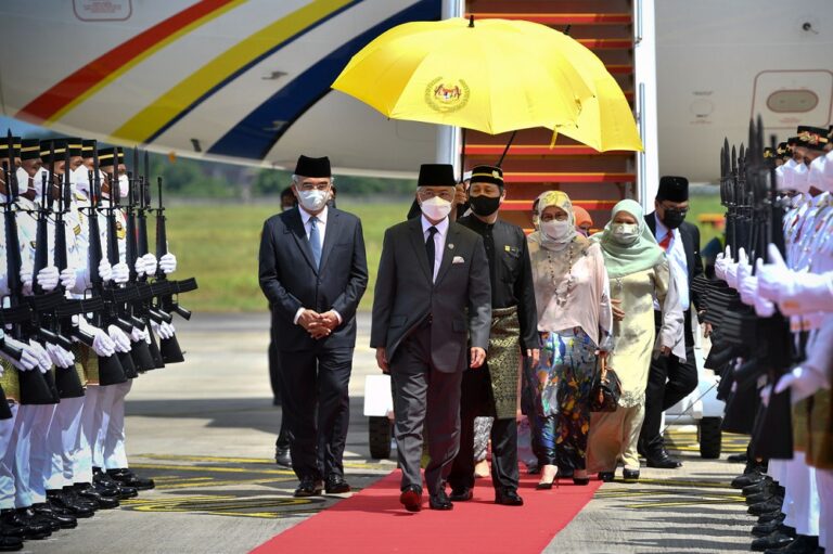 Agong, Permaisuri arrive in Melaka for two-day visit