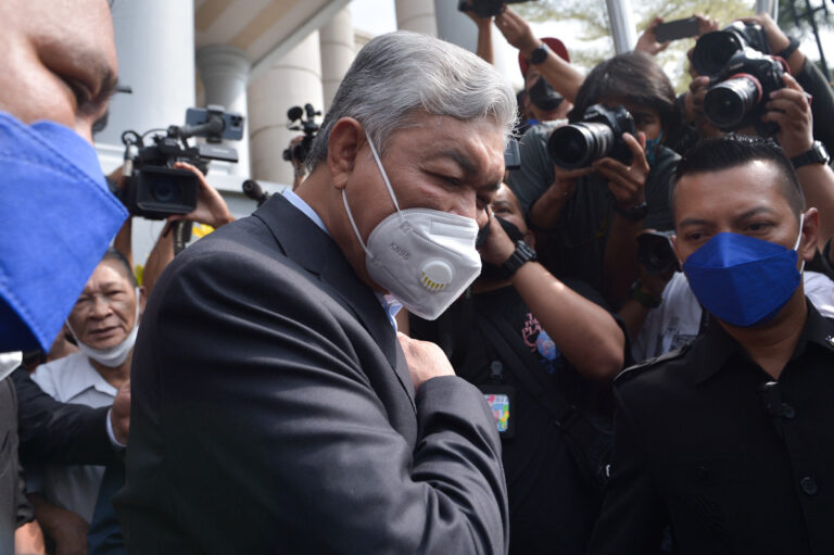 Ahmad Zahid gets passport back to perform umrah