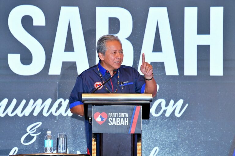 Ex-foreign minister Anifah: Saifuddin should take full responsibility over PM’s UAE visit shortcomings, not hastily recall two diplomats